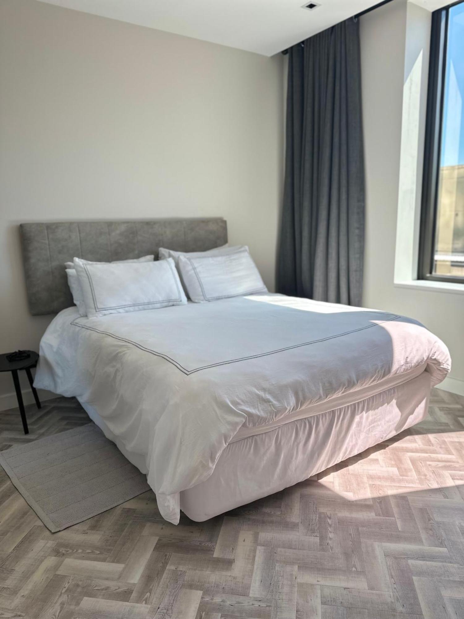 Foreshore 1210 Apartment